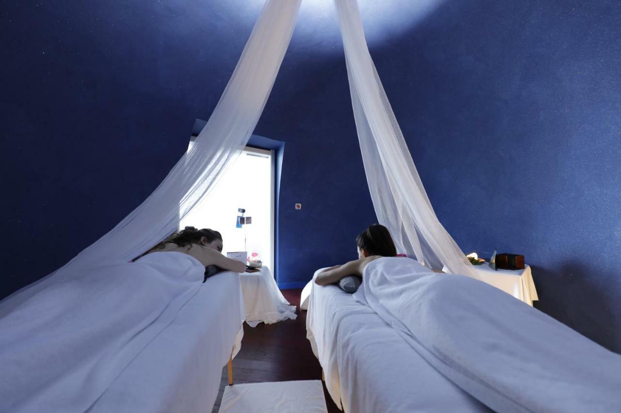 Radisson Blu Es. Hotel, Roma Exterior foto Massage at a spa