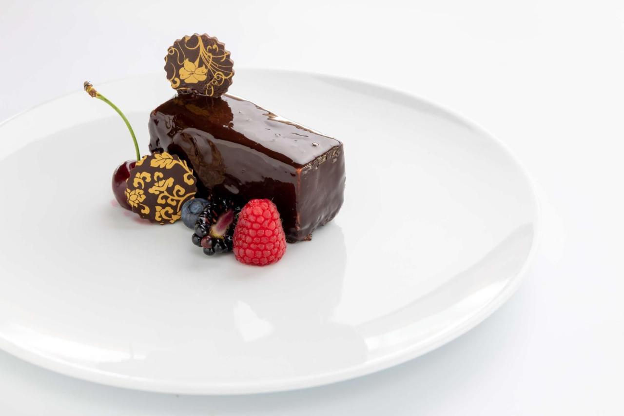 Radisson Blu Es. Hotel, Roma Exterior foto A chocolate dessert
