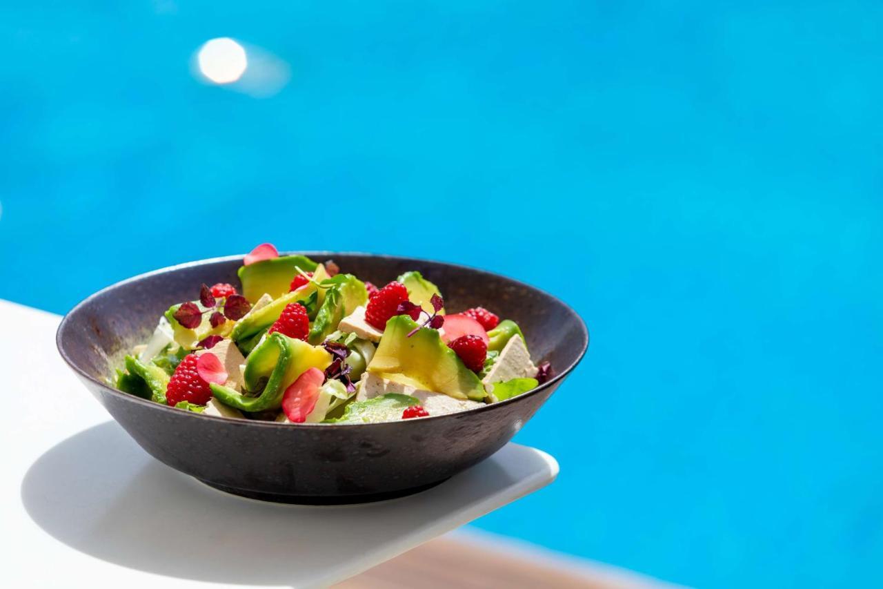 Radisson Blu Es. Hotel, Roma Exterior foto A salad with avocado