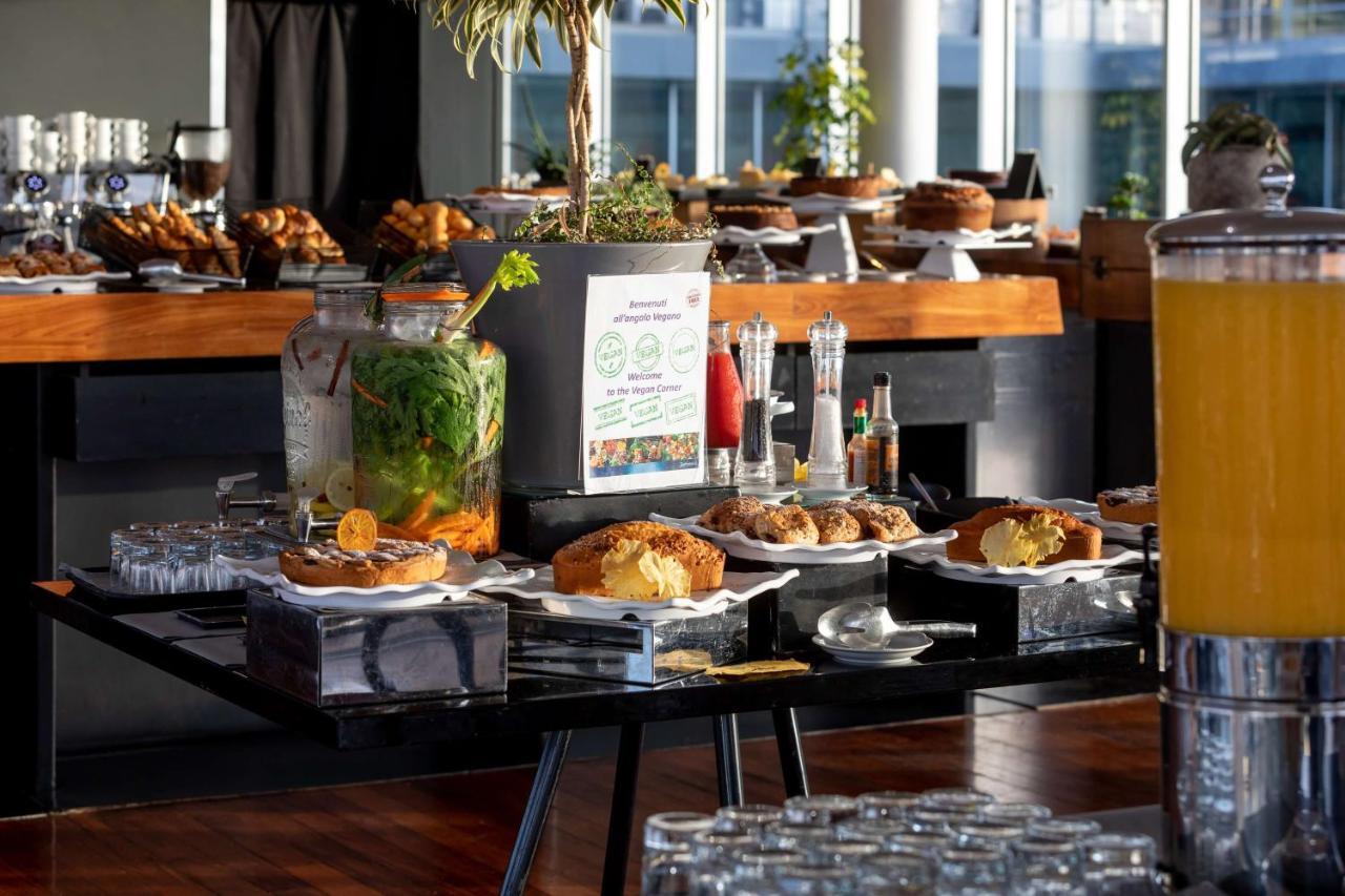Radisson Blu Es. Hotel, Roma Exterior foto A buffet at a hotel