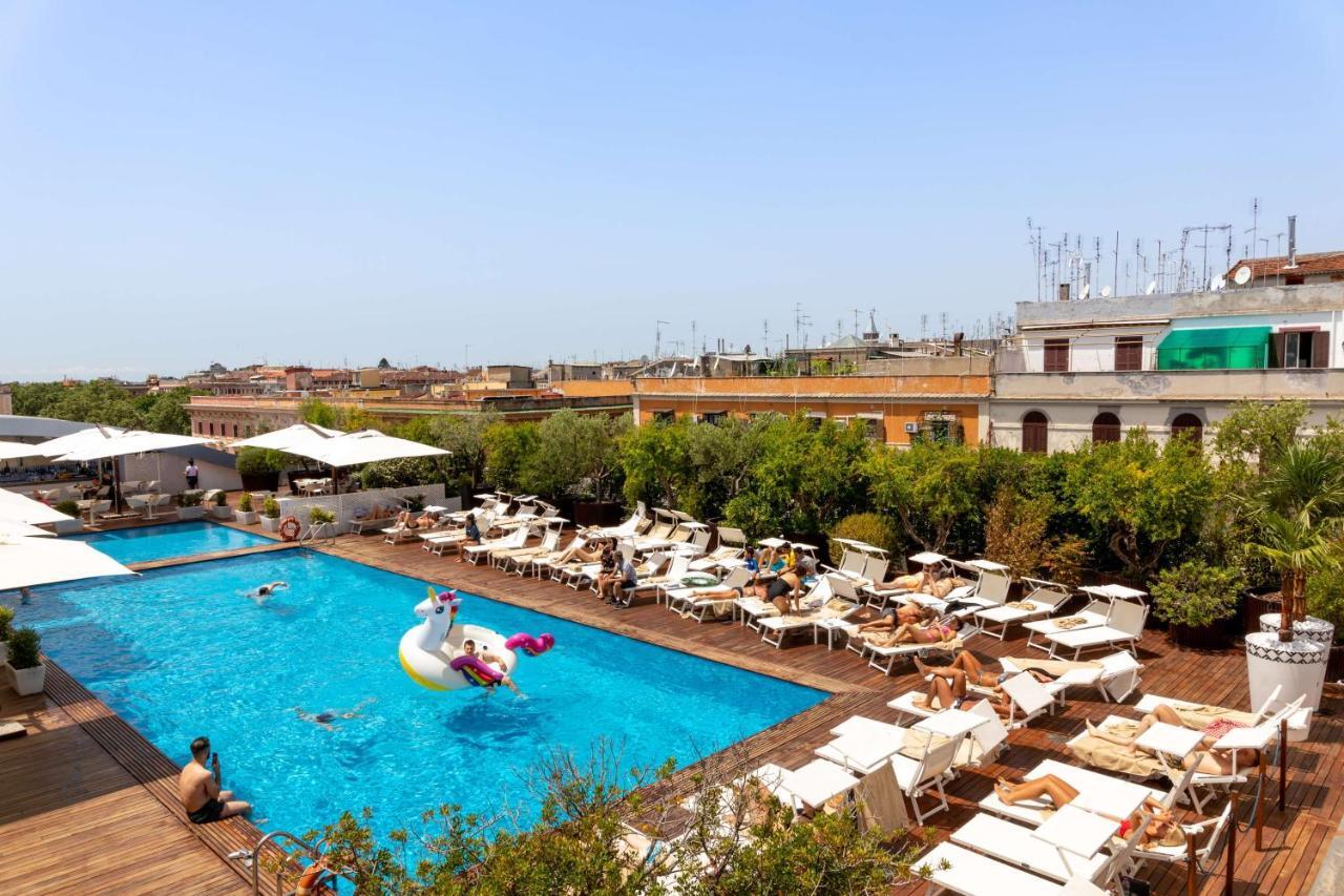 Radisson Blu Es. Hotel, Roma Exterior foto The pool at the Hotel W Rome