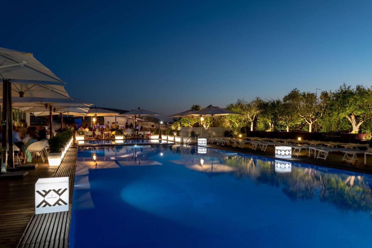 Radisson Blu Es. Hotel, Roma Exterior foto The pool at the hotel